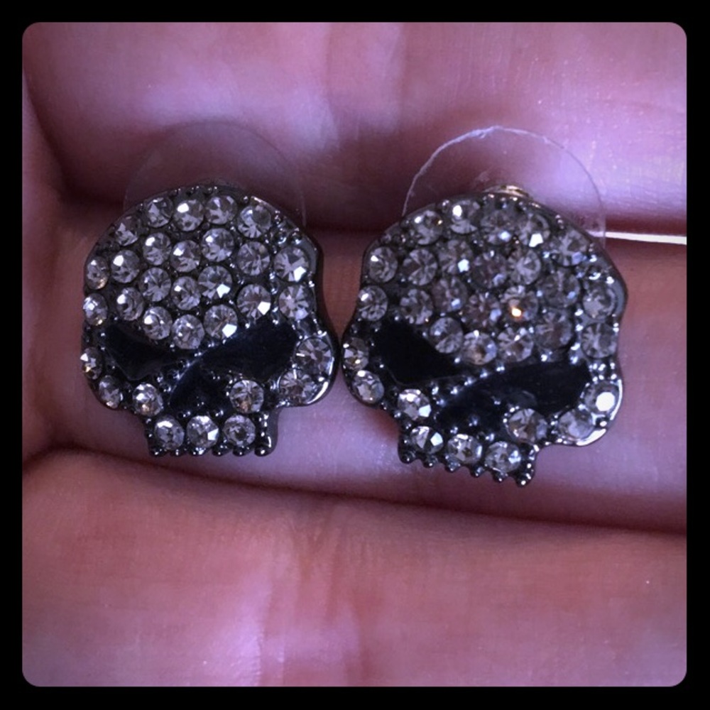Women’s Willie G earrings